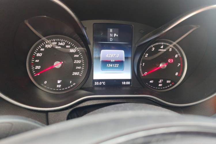 Used Mercedes-Benz C-Class 2015 Revised C 200 L Sport Edition Odometer Close Up