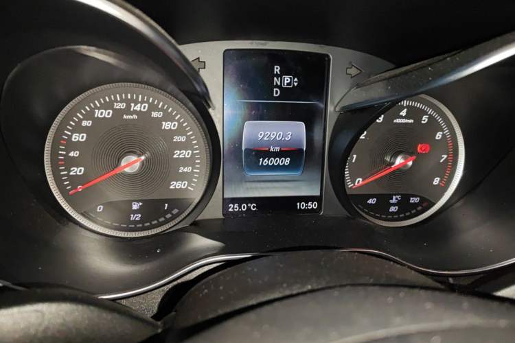 Used Mercedes-Benz C-Class 2015 C 200 L Sport Edition Odometer Close Up