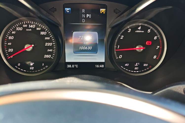 Used Mercedes-Benz C-Class 2015 Revised C 200 L Sport Edition Odometer Close Up