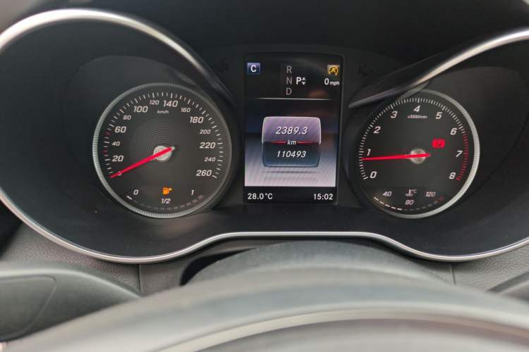 Used Mercedes-Benz C-Class 2015 Revised C 200 L Sport Edition Odometer Close Up