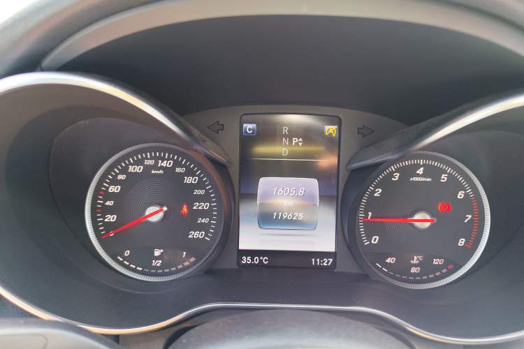 Used Mercedes-Benz C-Class 2015 C 200 Sport Edition 4MATIC Odometer Close Up