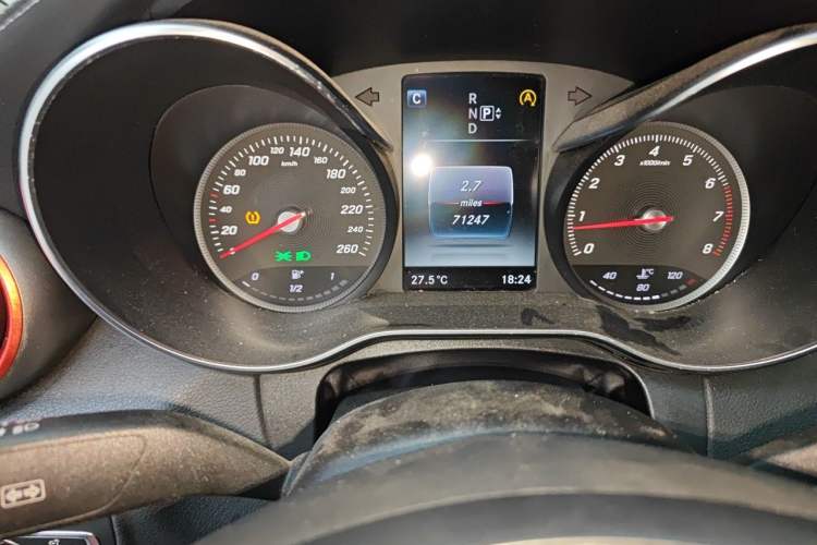 Used Mercedes-Benz C-Class 2015 C 200 L Odometer Close Up