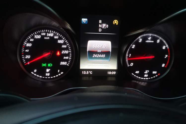 Used Mercedes-Benz C-Class 2015 C 200 L Odometer Close Up