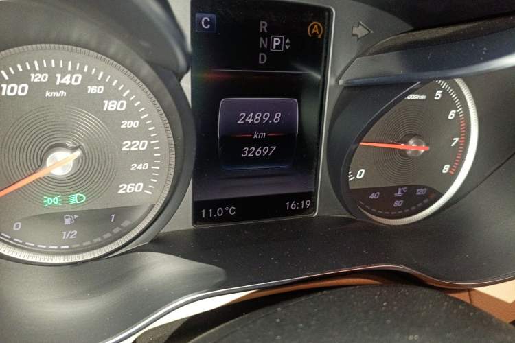 Used Mercedes-Benz C-Class 2015 C 200 L Sport Edition Odometer Close Up