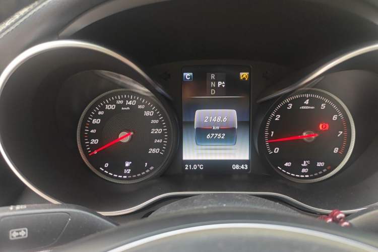 Used Mercedes-Benz C-Class 2015 Revised C 200 L Sport Edition Odometer Close Up