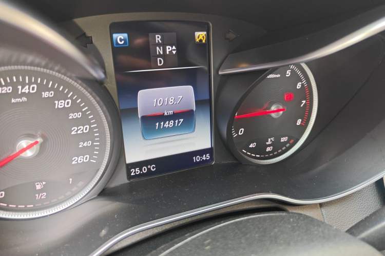 Used Mercedes-Benz C-Class 2015 C 300 L Sport Edition Odometer Close Up