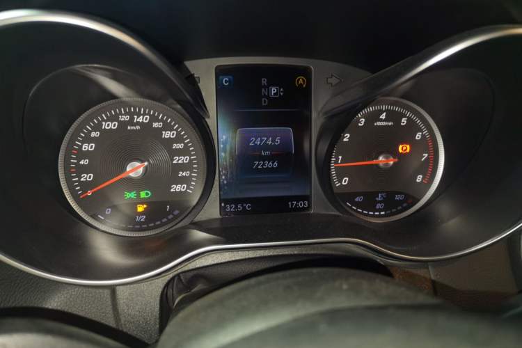 Used Mercedes-Benz C-Class 2015 Revised C 200 L Sport Edition Odometer Close Up