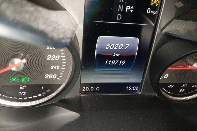 Used Mercedes-Benz C-Class 2015 Restyled C 180 L Sport Edition Odometer Close Up