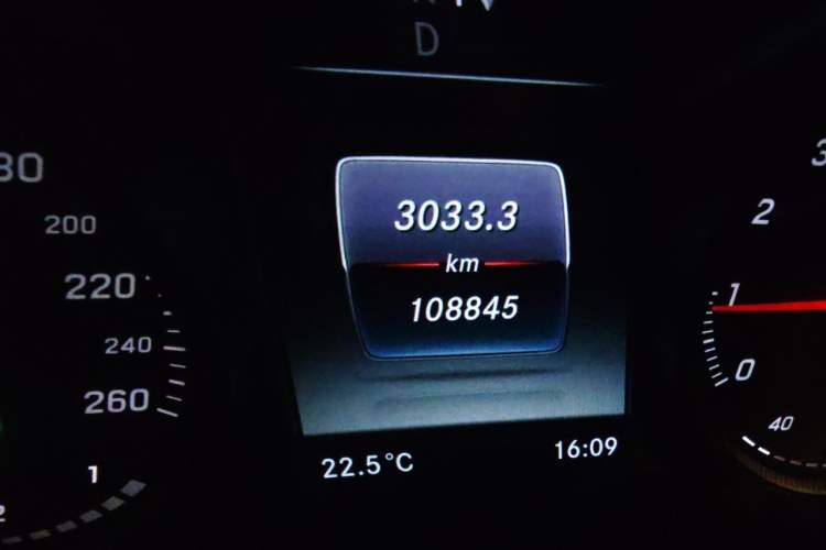 Used Mercedes-Benz C-Class 2015 Facelift C 200 L Odometer Close Up