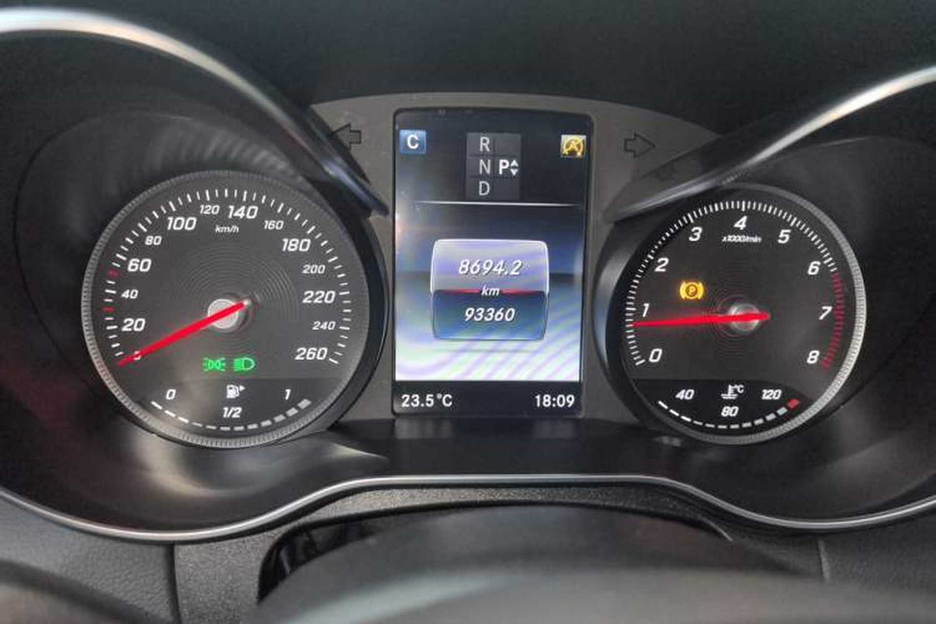Used Mercedes-Benz C-Class 2015 Revised C 200 L Sport Edition Odometer Close Up