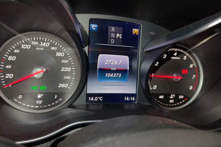 Used Mercedes-Benz C-Class 2015 Revised C 200 L Sport Edition Odometer Close Up