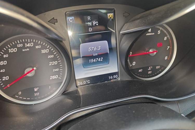 Used Mercedes-Benz C-Class 2015 Revised C 200 L Sport Edition Odometer Close Up