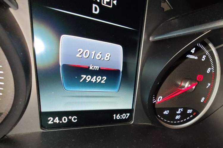 Used Mercedes-Benz C-Class 2015 C 200 L Sport Edition Odometer Close Up
