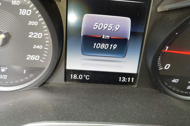 Used Mercedes-Benz C-Class 2015 C 260 L Odometer Close Up