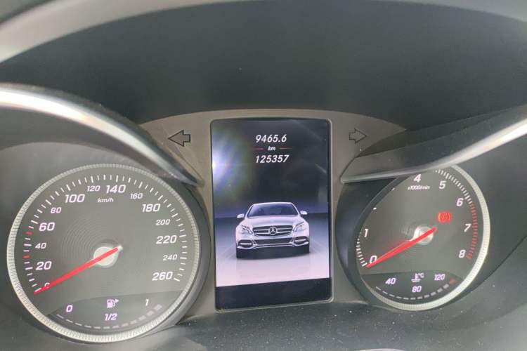 Used Mercedes-Benz C-Class 2015 Revised C 200 L Sport Edition Odometer Close Up