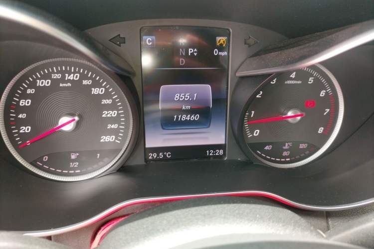 Used Mercedes-Benz C-Class 2015 Revised C 200 L Sport Edition Odometer Close Up