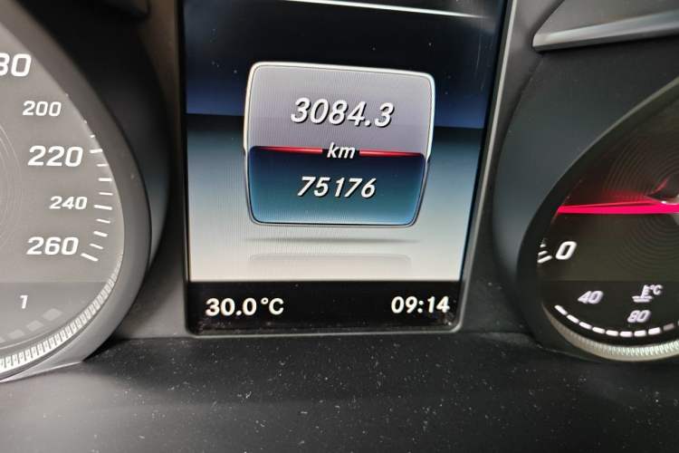 Used Mercedes-Benz C-Class 2015 C 260 L Sport Edition Odometer Close Up