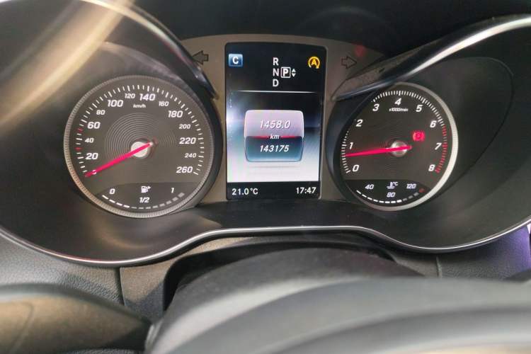 Used Mercedes-Benz C-Class 2015 Revised C 200 L Sport Edition Odometer Close Up