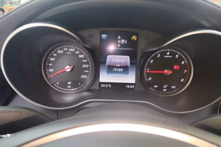 Used Mercedes-Benz C-Class 2015 Revised C 200 L Sport Edition Odometer Close Up