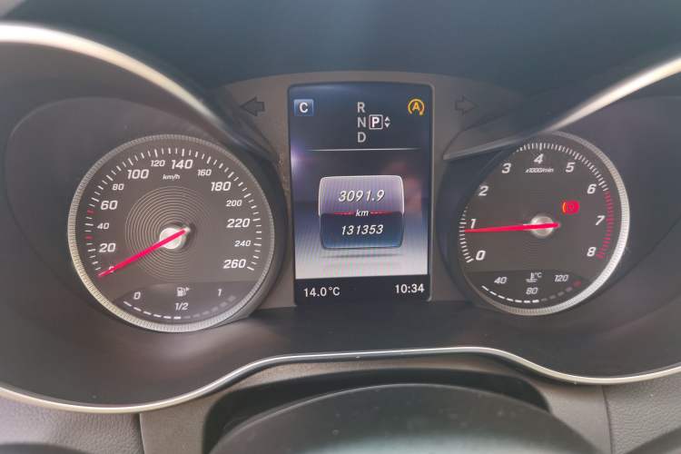 Used Mercedes-Benz C-Class 2015 C 200 station wagon Odometer Close Up
