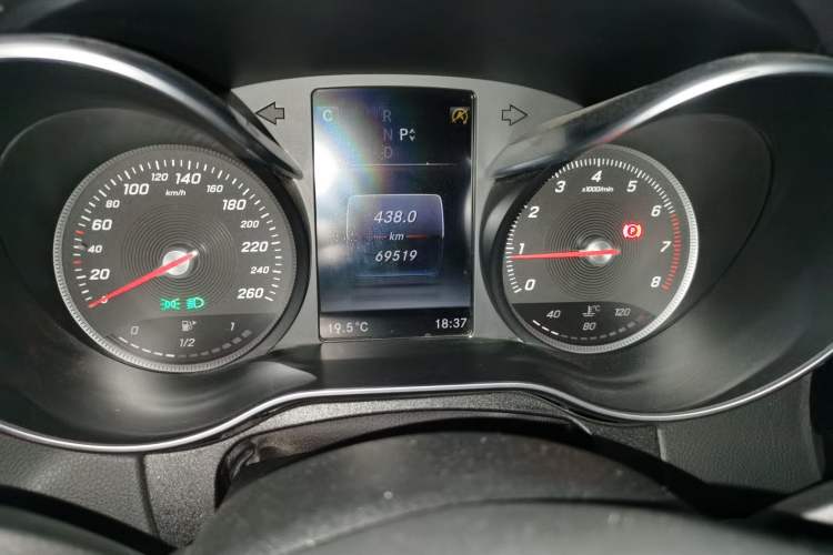Used Mercedes-Benz C-Class 2015 C 200 Sport Edition 4MATIC Odometer Close Up