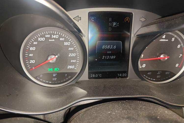 Used Mercedes-Benz C-Class 2015 Revised C 200 L Sport Edition Odometer Close Up