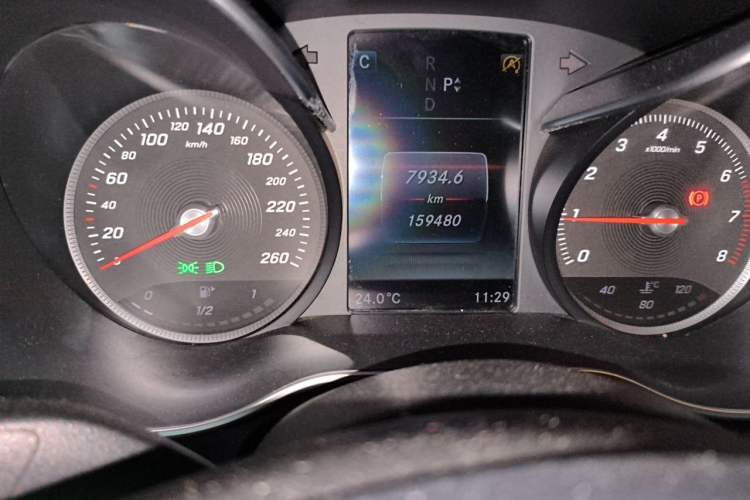Used Mercedes-Benz C-Class 2015 Revised C 200 L Sport Edition Odometer Close Up