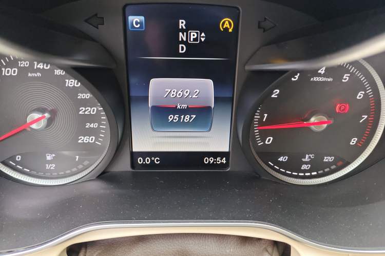 Used Mercedes-Benz C-Class 2015 Facelift C 200 L Odometer Close Up