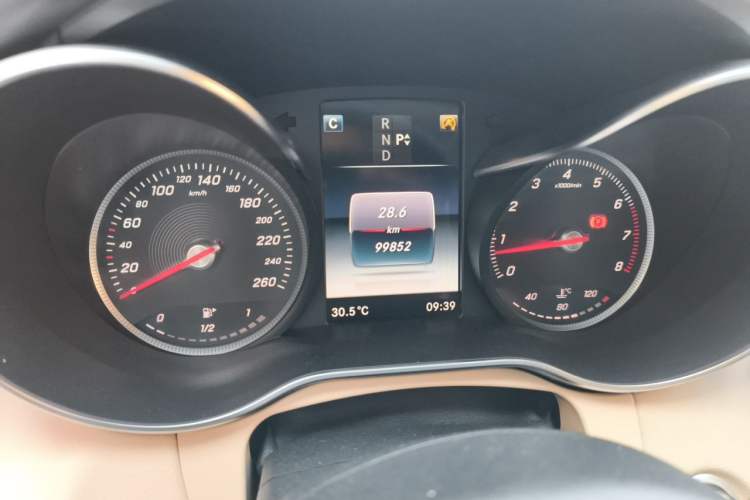 Used Mercedes-Benz C-Class 2015 C 200 L 4MATIC Sport Edition Odometer Close Up