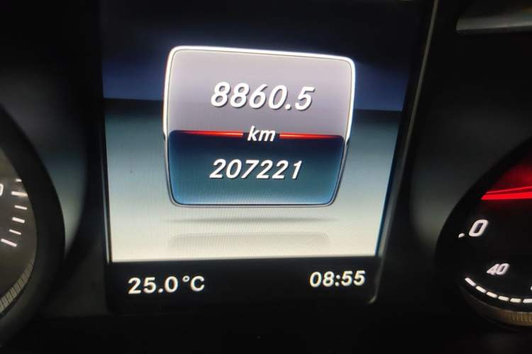 Used Mercedes-Benz C-Class 2015 C 200 L Sport Edition Odometer Close Up