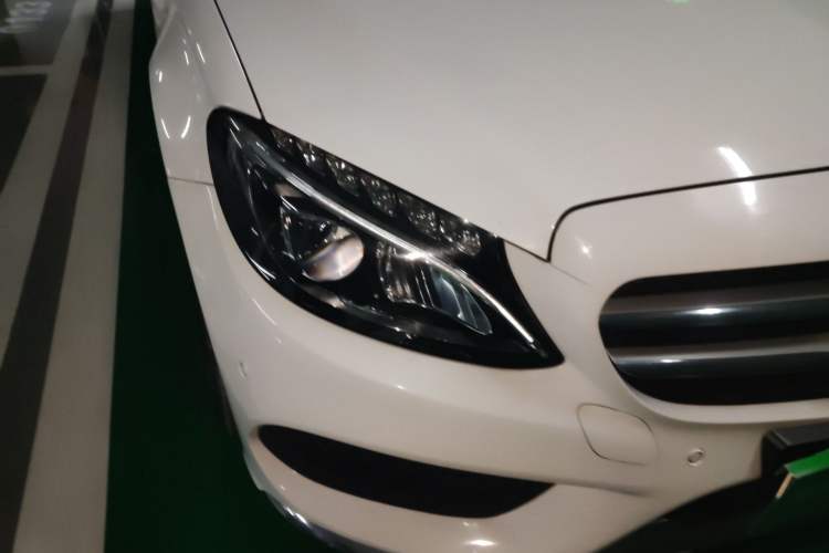 Used Mercedes-Benz C-Class 2015 Revised C 200 L Sport Edition Right Front Headlight