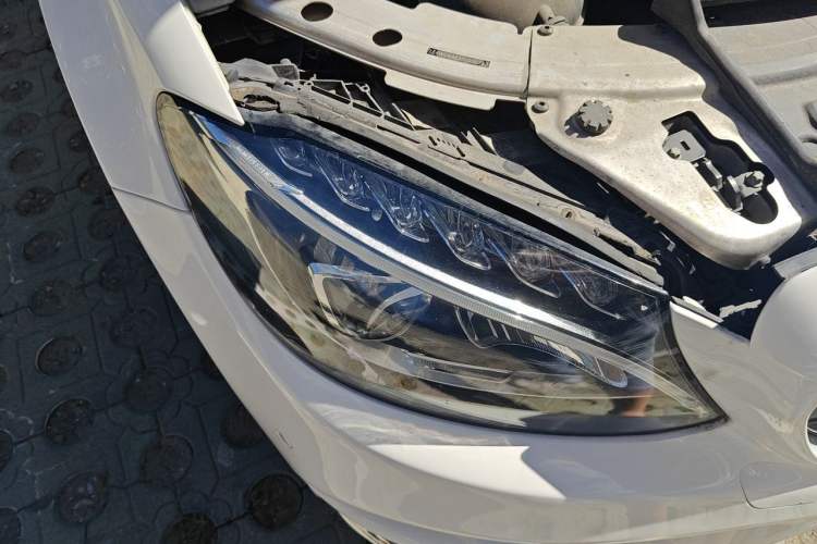 Used Mercedes-Benz C-Class 2015 C 180 L Sport Edition Right Front Headlight