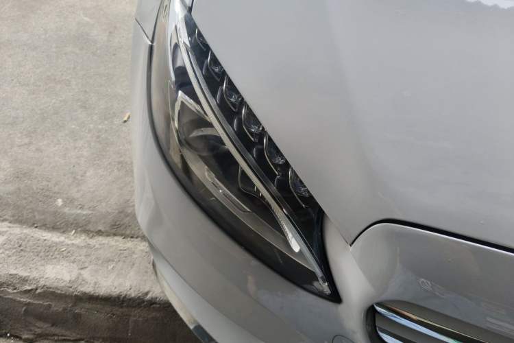 Used Mercedes-Benz C-Class 2015 C 200 L Sport Edition Right Front Headlight