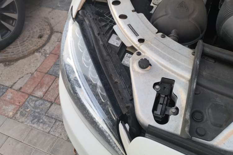 Used Mercedes-Benz C-Class 2015 C 200 station wagon Right Front Headlight