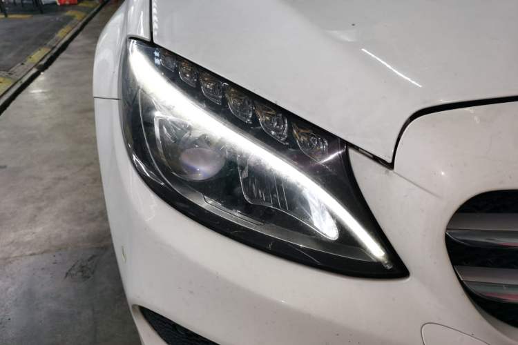 Used Mercedes-Benz C-Class 2015 Revised C 200 L Sport Edition Right Front Headlight