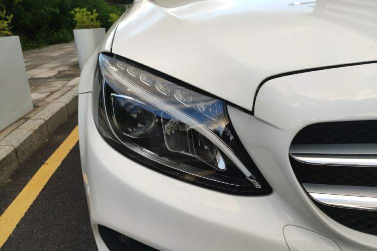 Used Mercedes-Benz C-Class 2015 Revised C 200 L Sport Edition Right Front Headlight