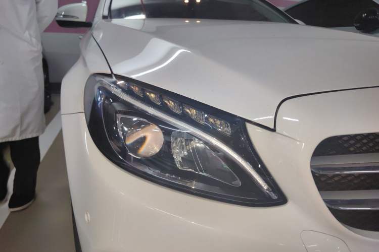 Used Mercedes-Benz C-Class 2015 Revised C 200 L Sport Edition Right Front Headlight