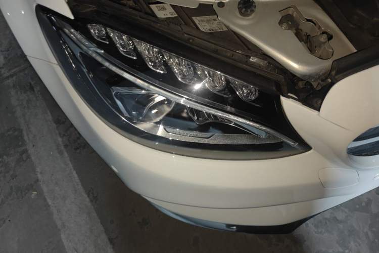Used Mercedes-Benz C-Class 2015 Revised C 200 L Sport Edition Right Front Headlight