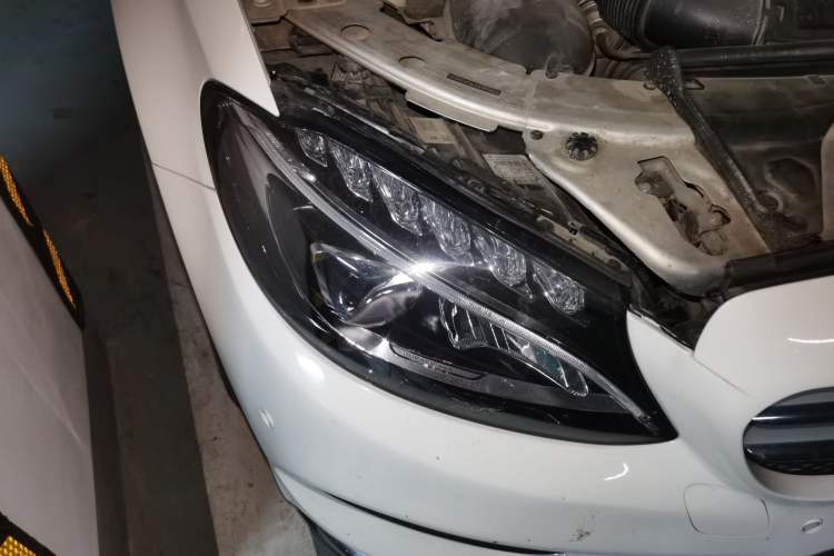 Used Mercedes-Benz C-Class 2015 Revised C 200 L Sport Edition Right Front Headlight