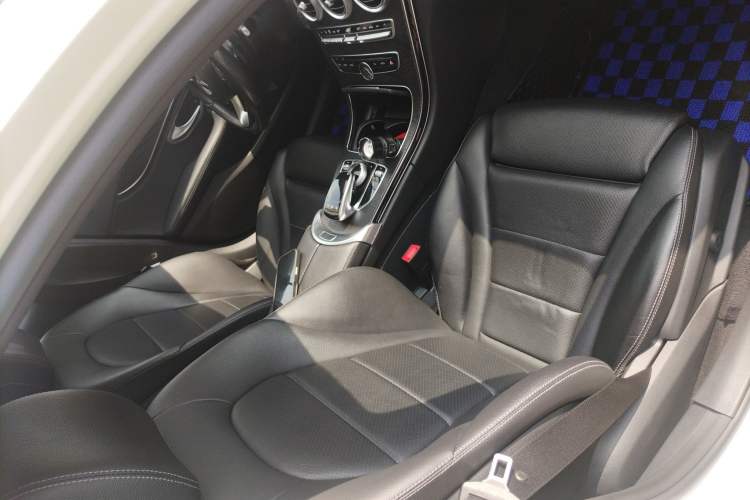 Used Mercedes-Benz C-Class 2015 C 200 station wagon Right Front Seat