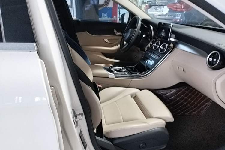 Used Mercedes-Benz C-Class 2015 Restyled C 180 L Sport Edition Right Front Seat