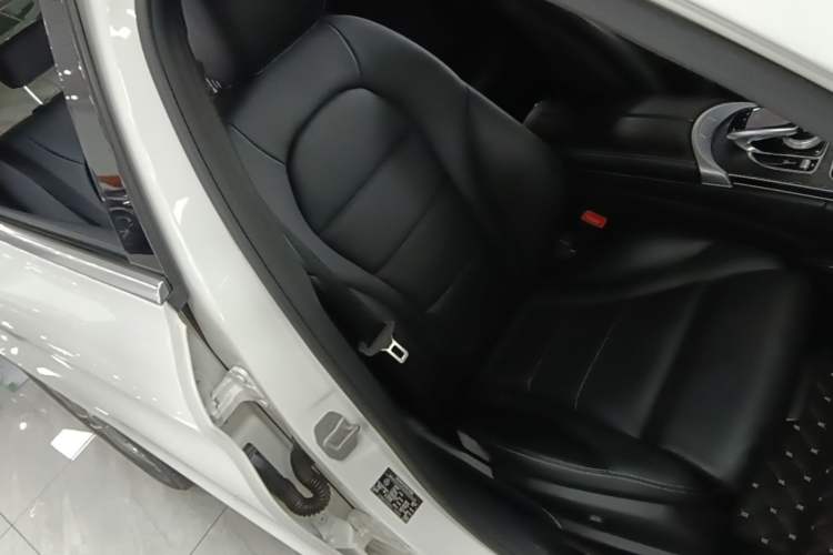 Used Mercedes-Benz C-Class 2015 Restyled C 180 L Sport Edition Right Front Seat