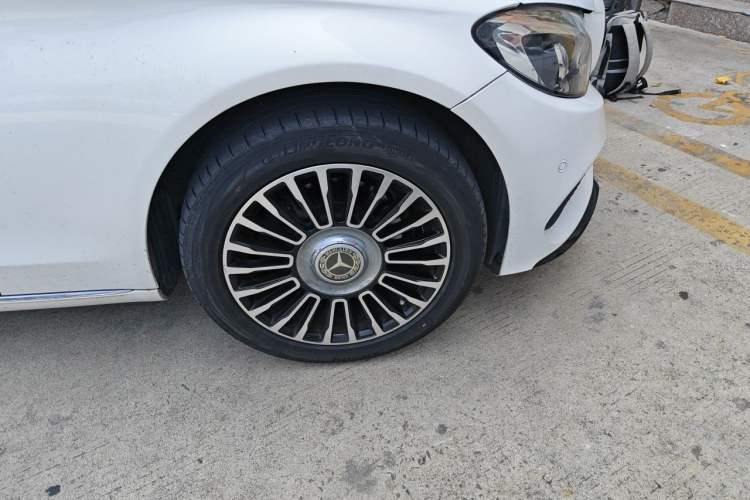 Used Mercedes-Benz C-Class 2015 Facelift C 200 L Right Front Wheel Hub