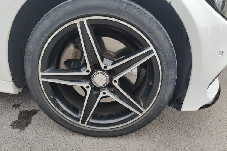 Used Mercedes-Benz C-Class 2015 C 300 Sport Edition Right Front Wheel Hub