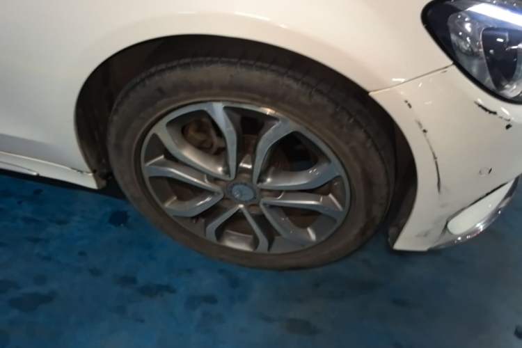 Used Mercedes-Benz C-Class 2015 C 200 L Sport Edition Right Front Wheel Hub