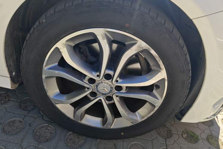 Used Mercedes-Benz C-Class 2015 C 180 L Sport Edition Right Front Wheel Hub
