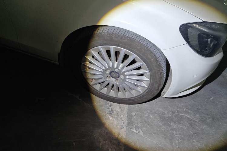 Used Mercedes-Benz C-Class 2015 C 200 L Right Front Wheel Hub