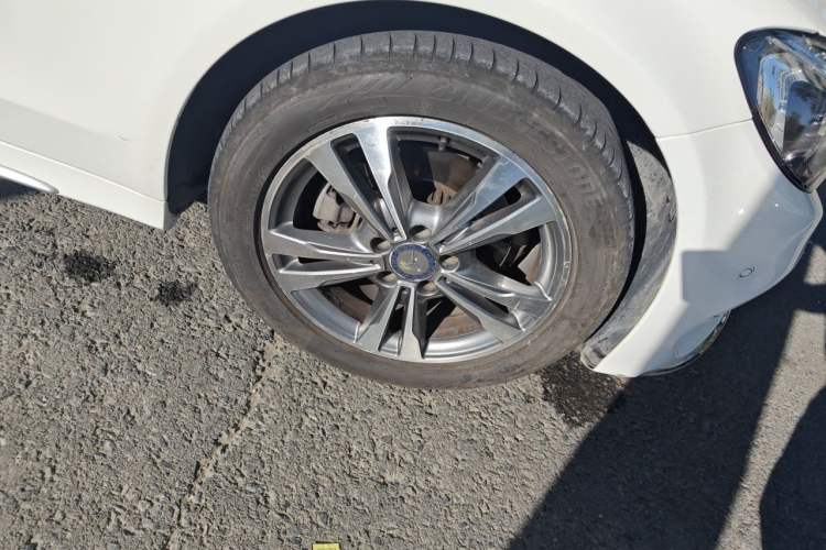 Used Mercedes-Benz C-Class 2015 Revised C 200 L Sport Edition Right Front Wheel Hub