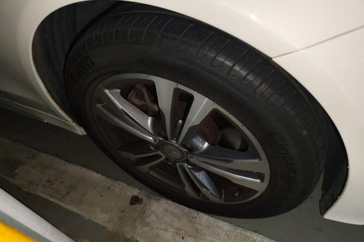 Used Mercedes-Benz C-Class 2015 Revised C 200 L Sport Edition Right Front Wheel Hub