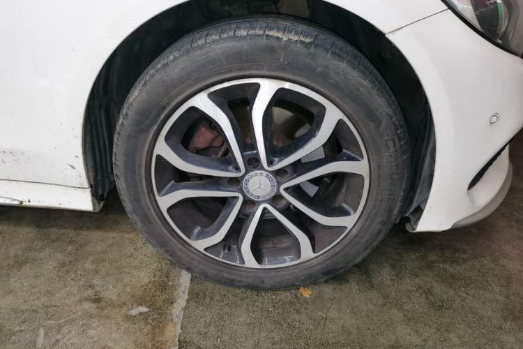 Used Mercedes-Benz C-Class 2015 Revised C 200 L Sport Edition Right Front Wheel Hub